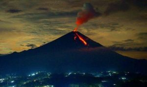 Erupsi Gunung Semeru yang terjadi pada Sabtu (04/12/2021) sore mengakibatkan salah satu akses penghubung Lumajang dan Malang terputus.