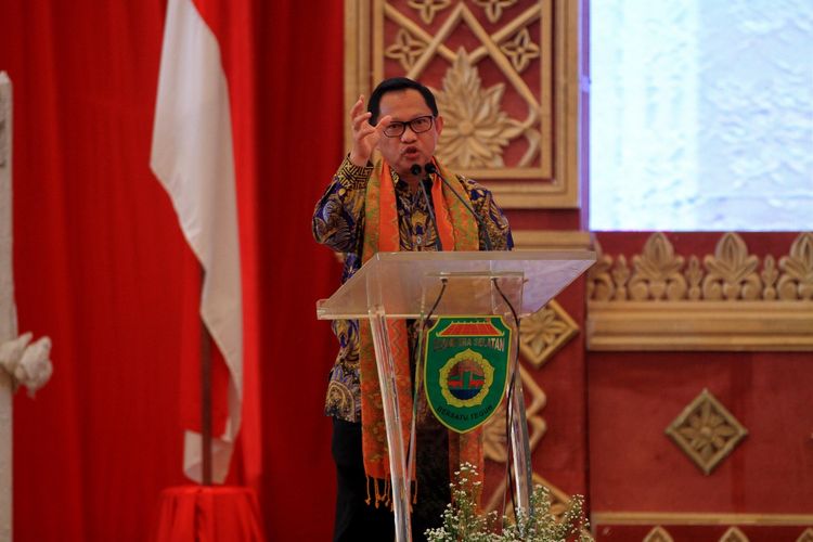 Menteri Dalam Negeri (Mendagri) Muhammad Tito Karnavian mengingatkan agar daerah tidak bergantung pada dana transfer pusat melainkan dengan mengembangkan kemampuan fiskal daerah yang lebih mandiri.