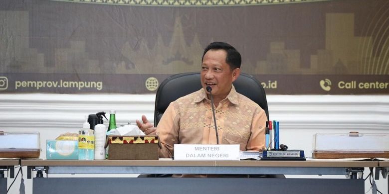 Menteri Dalam Negeri (Mendagri) Muhammad Tito Karnavian mengingatkan agar daerah tidak bergantung pada dana transfer pusat melainkan dengan mengembangkan kemampuan fiskal daerah yang lebih mandiri.