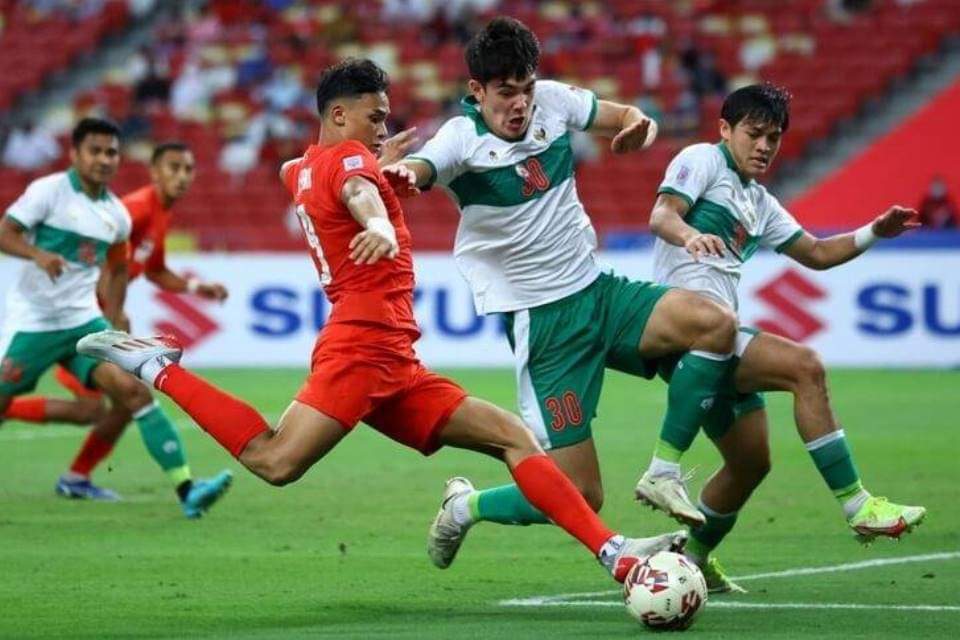 Media Inggris turut menyoroti keputusan Federasi Sepak BoElkan Baggott serta tiga pemain timnas Indonesia di leg kedua final Piala AFF 2020, Sabtu (1/1/2022).