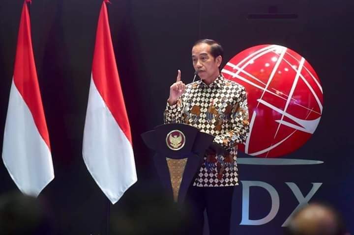 Presiden RI Joko Widodo (Jokowi) secara resmi membuka Perdagangan Bursa Efek Indonesia (BEI) Tahun 2022, di Main Hall Tower 1 Gedung BEI, Jakarta, Senin (03/01/2022) pagi.