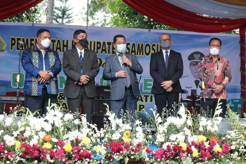 Bupati dan Wakil Bupati Samosir Vandiko T. Gultom, ST dan Drs. Martua Sitanggang, MM menggelar “Open House” di Rumah Dinas Bupati Samosir, Pangururan, Jumat (7/1/2022).