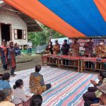 Bupati Samosir Serahkan Bantuan kepada Kelompok Tani Desa Siparmahan