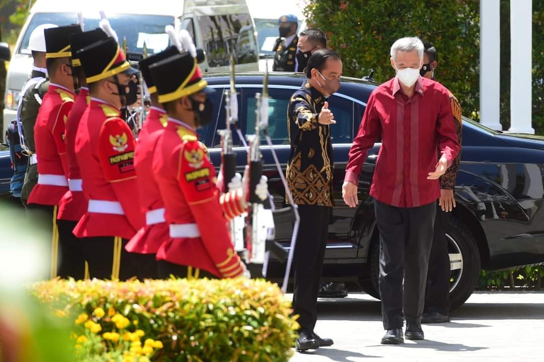 Perjanjian ekstradisi RI dengan Singapura diteken oleh Menteri Hukum dan HAM Yasonna Hamonangan Laoly. Perjanjian ekstradisi ini berlaku surut, memungkinkan koruptor RI yang sudah pindah warga negara tetap bisa dicokok!