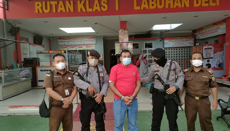 Jaksa penuntut Umum (JPU) bidang Pidsus Kejaksaan Negeri (Kejari) Medan, melimpahkan kasus mantan Kepala SMAN 8 Medan, Jongor Ranto Panjaitan (JRP) terkait pengelolaan dana Bantuan Operasional Sekolah (BOS) 2017 hingga 2018, ke Pengadilan Tipikor Medan.