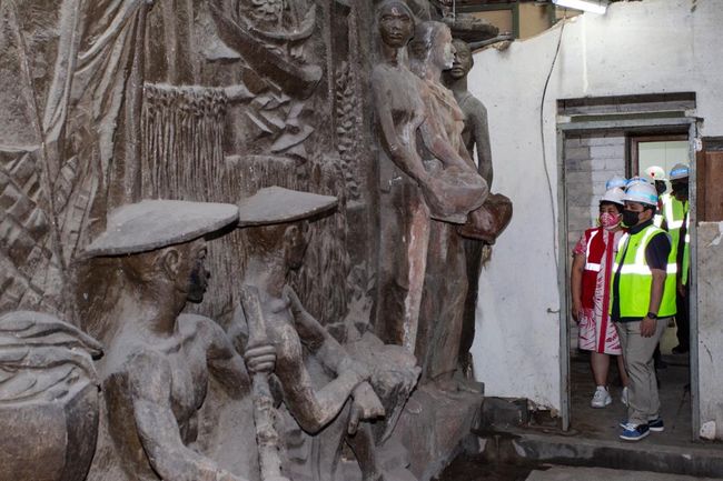 Dalam proses pemugaran Gedung Sarinah yang berlokasi di kawasan Thamrin, Jakarta Pusat ditemukan bahwa gedung ini menyimpan 'harta karun' yang berusia setengah abad.