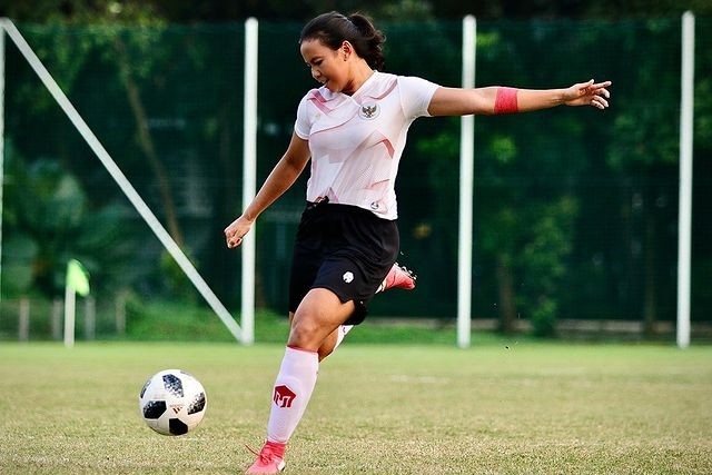 Shalika Aurelia resmi bermain di Liga Italia. Bek Timnas Indonesia Putri itu dikontrak oleh Roma Calcio Femminile.