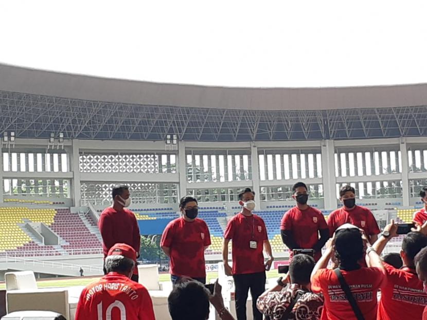 Kompetisi Liga 2 2021/2022 usai digelar dan menghadirkan juara-juara baru yang siap berkompetisi di kasta tertinggi sepak bola Indonesia. Persis Solo menjadi juara 1 disusul oleh tim Rans Cilegon FC sebagai runner up, Martapura Dewa United juara ketiga dan Psim Yogyakarta juara keempat.