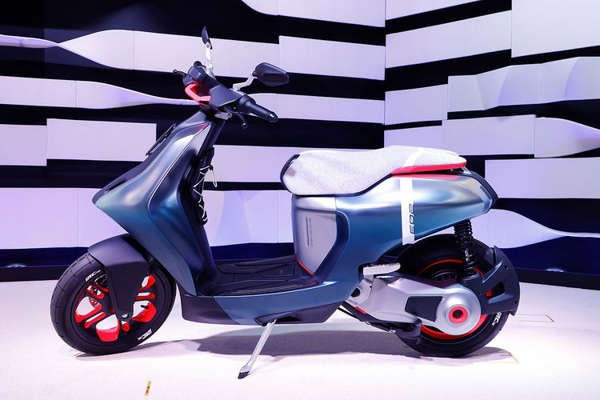 Yamaha siap menjegal Honda PCX listrik pada 2022 dengan meluncurkan dua skuter terbarunya yang bertenaga listrik, yakni Yamaha E01 dan Yamaha E02.