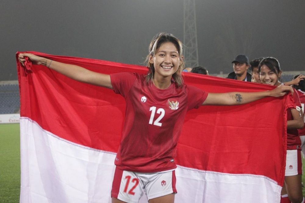 Jelang Piala Asia Putri pada 20 Januari 2022, pemain timnas putri Indonesia, Zahra Muzdalifah, mendapat sorotan. Perhatian itu dimunculkan AFC melalui akun media sosial AFC Asian Cup.