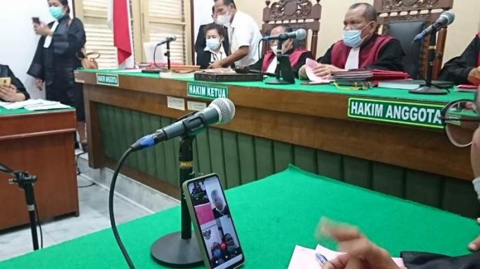 Majelis hakim Pengadilan Negeri Rantauprapat menjatuhkan vonis 20 tahun penjara terhadap terdakwa kasus narkoba Irman Pasaribu alias Man Batak (41). Sebagian hartanya juga dirampas untuk negara.