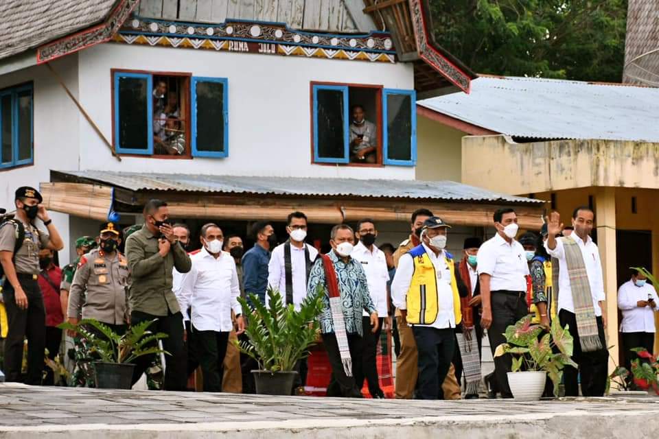 Objek Wisata Hutaraja di Kabupaten Samosir disulap pemerintah jadi Kampung Ulos berkelas. Gubernur Sumatera Utara (Sumut) Edy Rahmayadi yakin ini akan mendongkrak pariwisata Sumut.