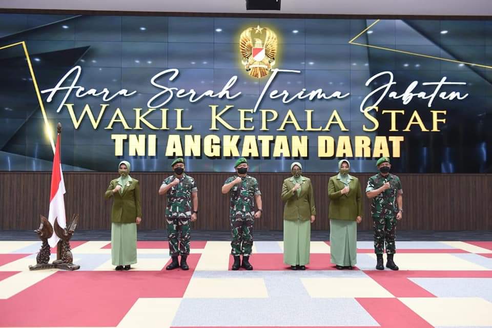 Kepala Staf Angkatan Darat (Kasad) Jenderal TNI Dudung Abdurachman S.E., M.M., memimpin acara serah terima jabatan (Sertijab) Wakil Kepala Staf Angkatan Darat (Wakasad) dari Letjen TNI Bakti Agus Fadjari, S.IP., M.Si. kepada Mayjen TNI Agus Subiyanto bertempat di Aula Jenderal Besar A.H. Nasution Mabesad, Jumat (4/2/2022).