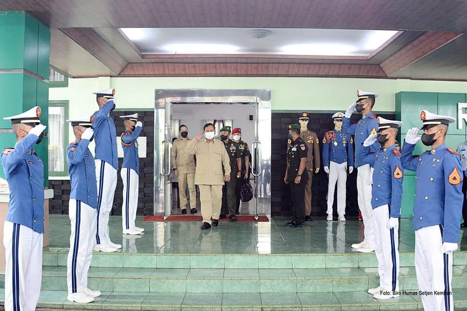 Menhan Prabowo Bakar Semangat Taruna Akademi Militer