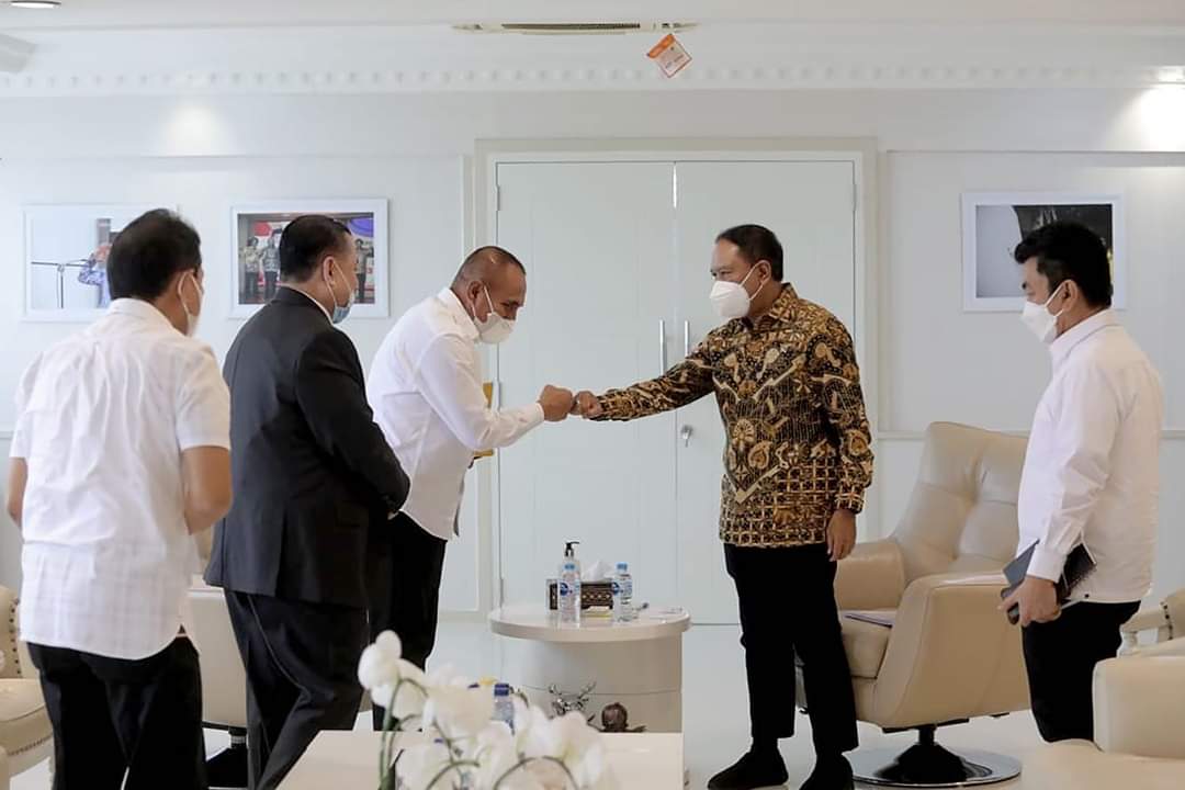 Gubernur Sumatera Utara (Sumut) Edy Rahmayadi bertemu dengan Menteri Pemuda dan Olahraga (Menpora) Republik Indonesia Zainudin Amali di Kantor Kementerian Pemuda dan Olahraga (Kemenpora), Jalan Gerbang Pemuda, Jakarta, Kamis (10/2/2022).