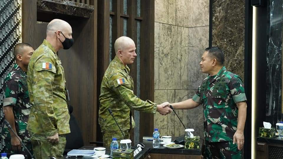 Kepala Staf Angkatan Darat (Kasad) Jenderal TNI Dudung Abdurachman mengadakan pertemuan dengan Kepala Staf Angkatan Darat Australia General Rick Burr, kedua pimpinan bersepakat untuk meningkatkan kerjasama kedua Angkatan Darat.