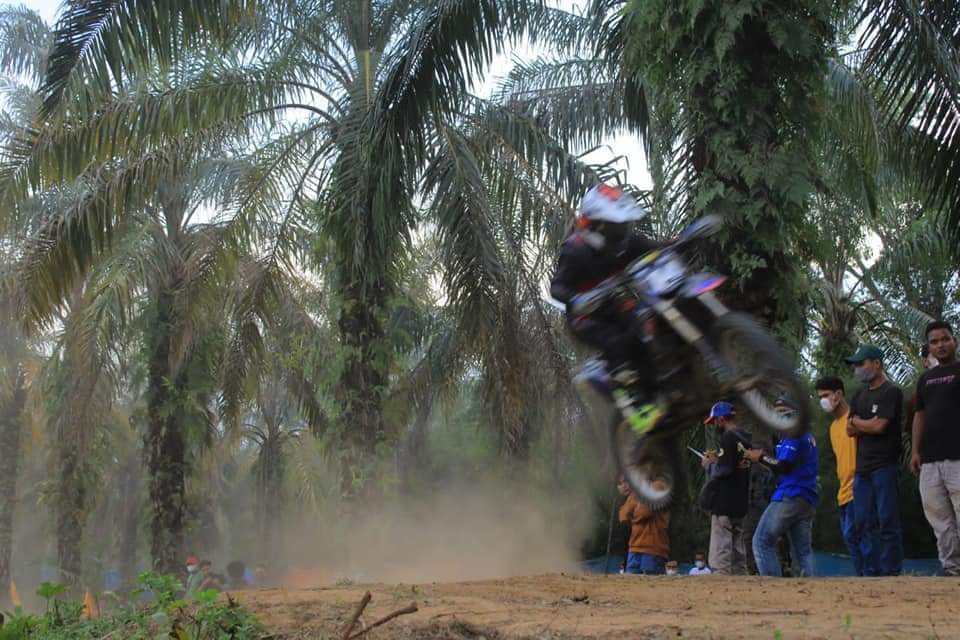 Tutup Lomba Motorcross yang Digelar AMPI Labuhanbatu, Bupati: Semoga Lahir Pembalap Profesional