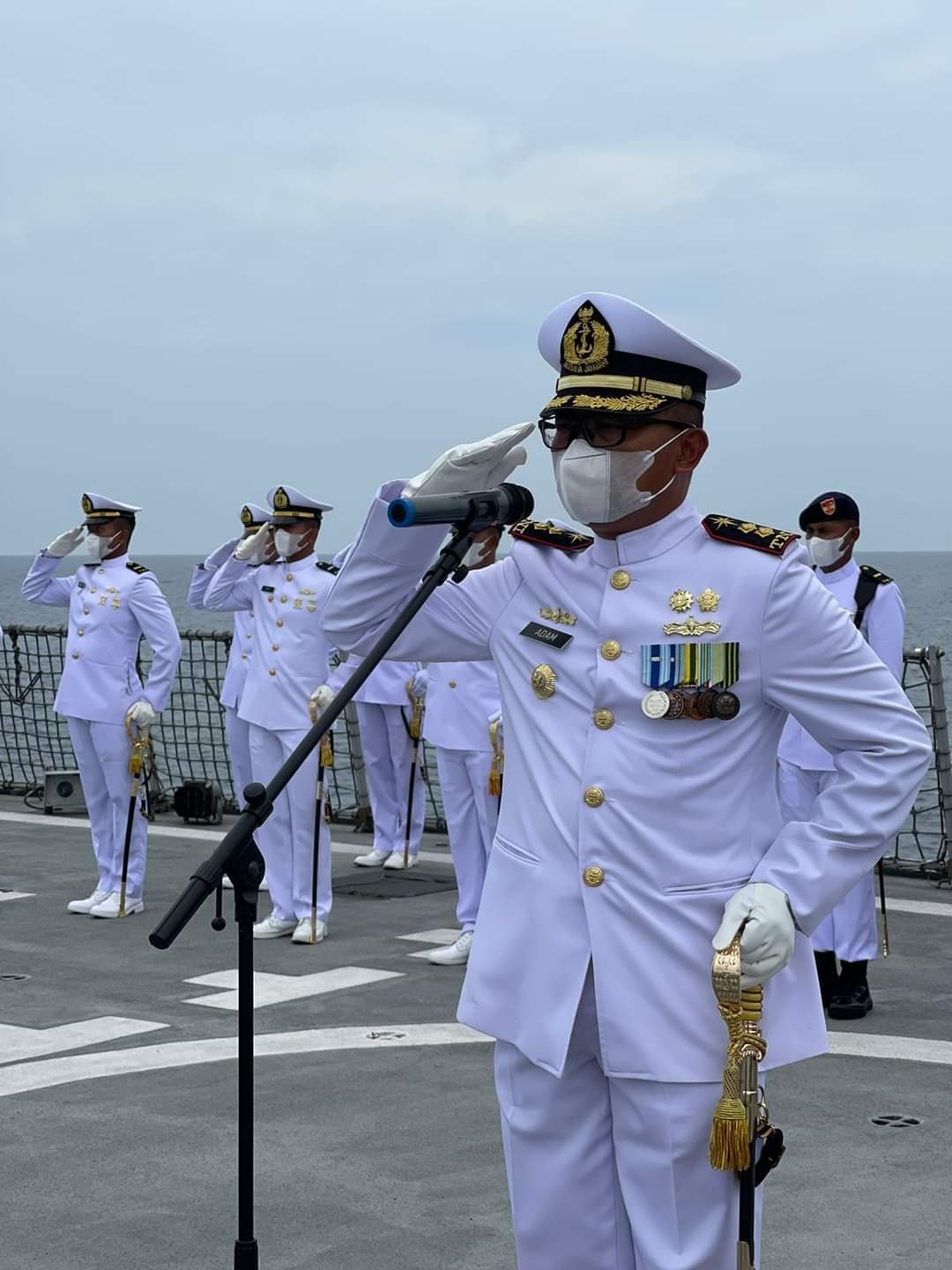 Kenang KRI Nanggala, Prajurit KRI Diponegoro-365 Gelar Upacara Tabur Bunga Di Laut Bali