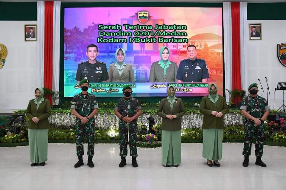 Untuk menjaga kesinambungan roda organisasi dan mendukung tugas Pokok Kodam I/BB. Pangdam I/BB Mayjen TNI Hassanudin SIP, M.M memimpin pelaksanaan kegiatan serah terima Jabatan dan Tradisi Korps untuk para Pejabat Utama Kodam I/BB di Balai Prajurit Makodam I/BB, Medan, Selasa (22/2/2022).