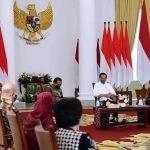 Presiden RI Joko Widodo (Jokowi) menerima sejumlah seniman senior di Istana Kepresidenan Bogor, Rabu (23/02/2022).