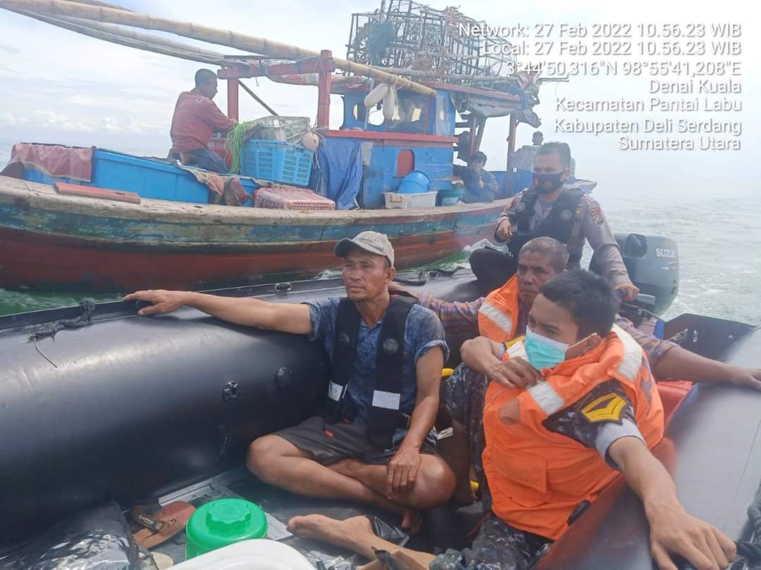 Kapal Pencari Ikan Tenggelam di Perairan Belawan, Dit Polair Polda Sumut Selamatkan 2 Nelayan