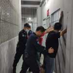 Petugas Pengamanan Rutan Kelas IIB Kabanjahe Kanwil Kemenkumham Sumut kembali mengadakan razia mendadak di kamar hunian Warga Binaan, Senin (28/02/2021) malam.