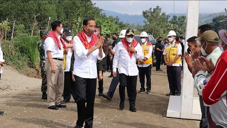 Presiden Jokowi Tinjau Pembangunan Jalan 'Kampung Jeruk' Liang Melas Datas