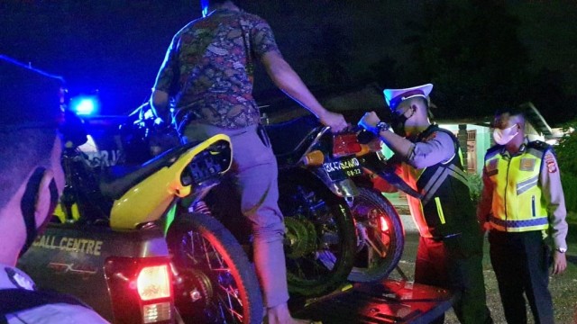 Polres Tanah Karo Gencarkan Razia Knalpot Bising, 17 Unit Sepeda Motor Ditilang