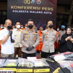 Kepolisian Resor Kota (Polresta) Malang Kota bekerja sama dengan Badan Nasional Narkotika (BNN) Kota Malang berhasil meringkus seorang pengedar narkoba berinisial PT berusia 32 tahun yang kedapatan memiliki 9,2 kilogram narkoba.