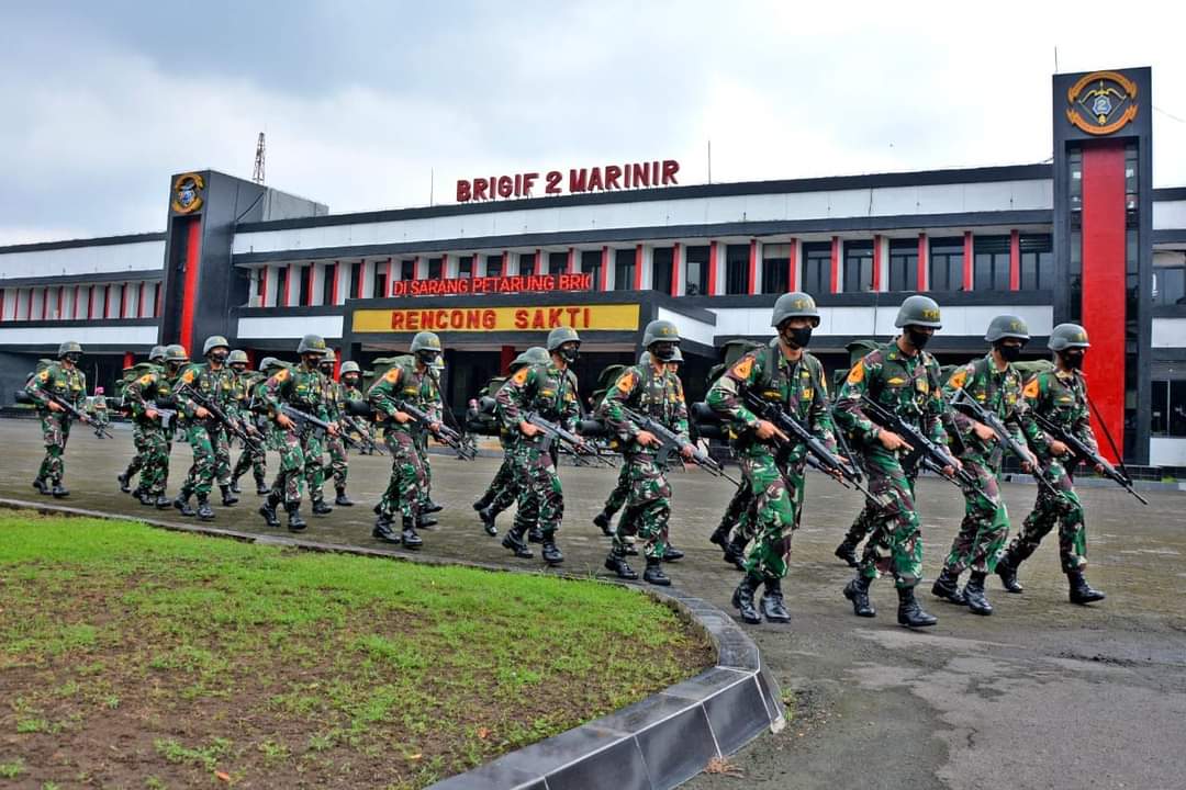 Komandan Brigif 2 Marinir Pasmar 2 Kolonel Marinir Rudi Harto Marpaung secara resmi menerima 25 Taruna Akademi Angkatan Laut (AAL) Tingkat IV Korps Marinir Angkatan 67 yang akan melaksanakan Latihan Praktek Magang di Brigif 2 Marinir di Lapangan Rencong Sakti Mako Brigif 2 Marinir Gedangan, Sidoarjo, Jawa Timur. Selasa (1/03/2022).