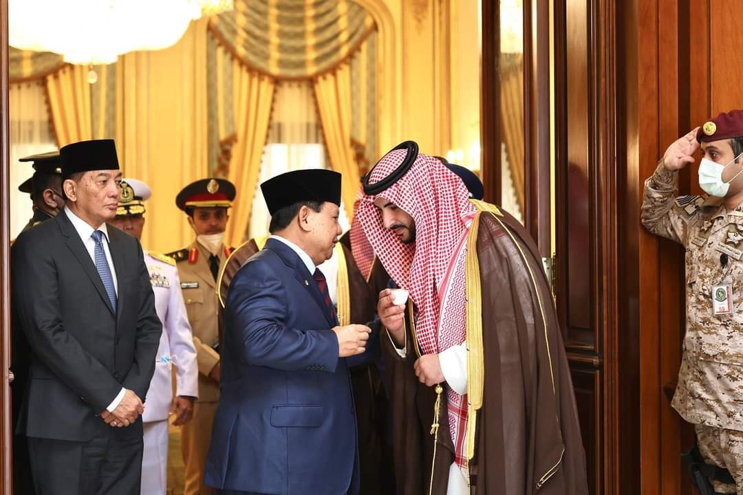 Menteri Pertahanan RI Prabowo Subianto mendapat hangat dari Pangeran sekaligus Wakil Menteri Pertahanan Arab Saudi, His Royal Highness Pangeran Khalid bin Salman pada undangan yang berlangsung Senin (7/3/2022) di Riyadh.