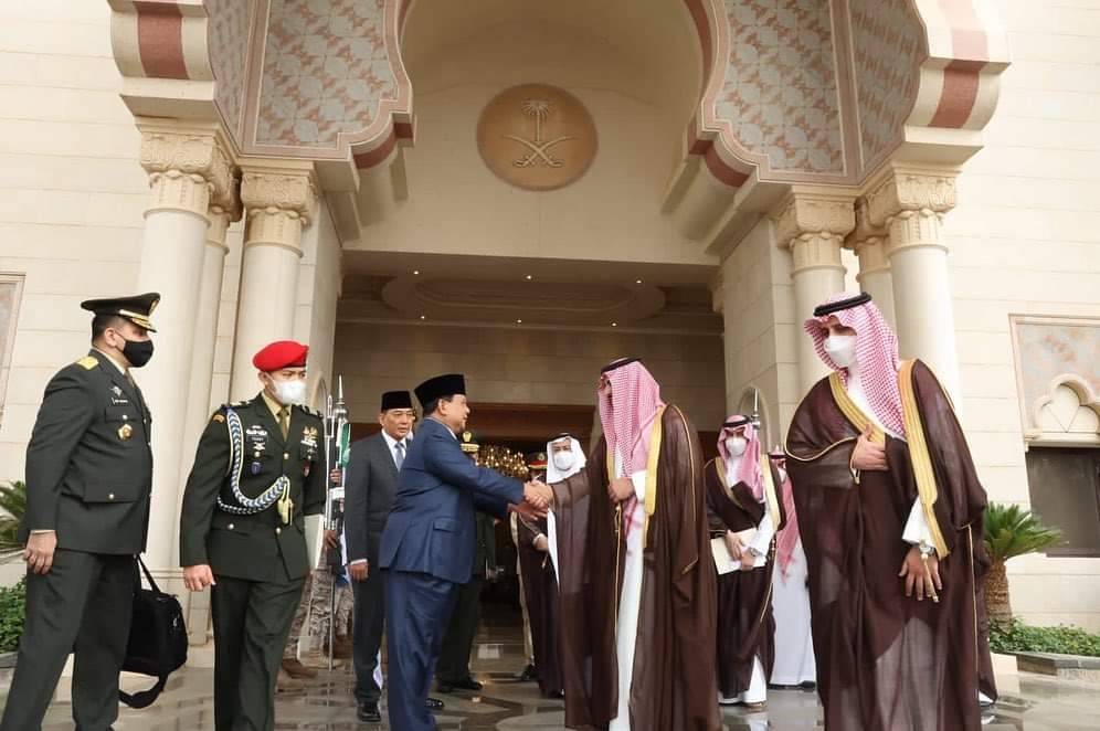 Menteri Pertahanan RI Prabowo Subianto mendapat hangat dari Pangeran sekaligus Wakil Menteri Pertahanan Arab Saudi, His Royal Highness Pangeran Khalid bin Salman pada undangan yang berlangsung Senin (7/3/2022) di Riyadh.