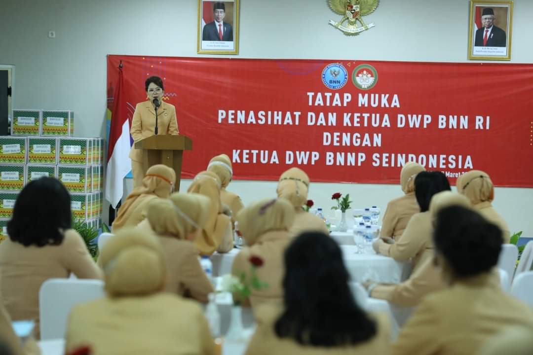Bertepatan dengan kegiatan musyawarah perencanaan BNN RI tahun 2022, Dharma Wanita Persatuan (DWP) BNN RI melangsungkan pertemuan tatap muka penasihat dan ketua DWP BNN RI dengan Ketua DWP BNNP se-Indonesia. Pertemuan berlangsung di aula Ki Hajar Dewantara, Gedung PPSDM BNN, Lido, Jawa Barat, pada Senin, 7 Maret 2022.