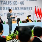 Presiden Joko Widodo menghadiri Sidang Terbuka Senat Akademik Dies Natalis ke-46 Universitas Sebelas Maret (UNS) yang digelar di UNS Tower Ki Hadjar Dewantara, Kota Surakarta, Provinsi Jawa Tengah, pada Jumat, 11 Maret 2022.