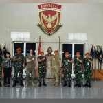 Komandan Kopasgat Marsda TNI Eris Widodo Y, S.E., M.Tr (Han) menerima kunjungan Atase Pertahanan Udara Amerika Serikat Colonel Brian A. Mc. Collough beserta rombongan di Mako Kopasgat, Margahayu, Bandung, Jumat (11/3/2022).