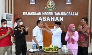 Plt Wali Kota Tanjungbalai, H Waris Thalib menghadiri sekaligus melakukan peresmian rumah dinas pegawai Kejaksaan Negeri Tanjungbalai asahan bertempat di Aula Kejaksaan Negeri Tanjungbalai, Kamis (10/3/2022)