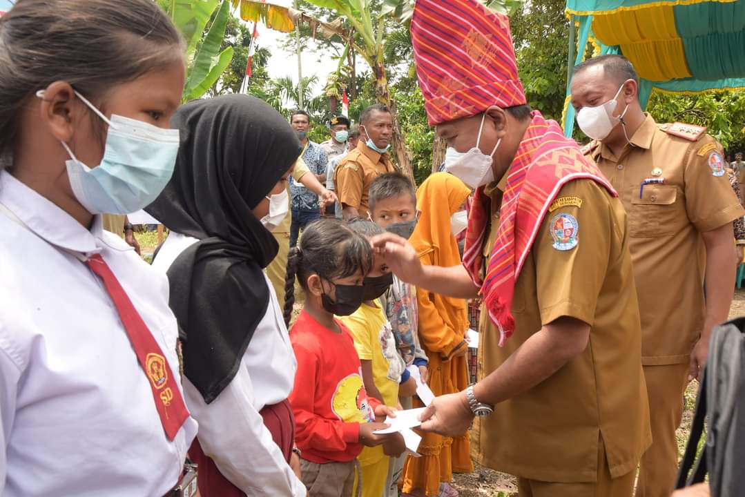 Bupati Deli Serdang Ashari Tambunan Menghadiri GEBYAR dan Guro-Guro Aron Ate Tedeh