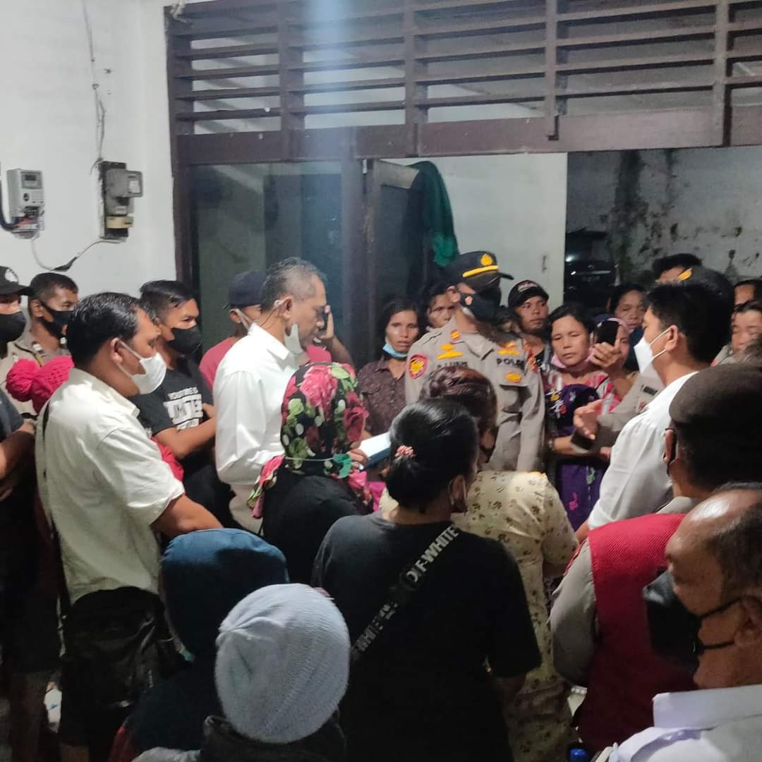 Menyikapi adanya unjukrasa 70 orang karyawan PT Wahana Graha Makmur (WGM) di kantor UPT Wilayah III Pengawas Ketenagakerjaan Pematangsiantar, Pemerintah Kabupaten Dairi berinisiatif untuk menengahi ini di kantor Bupati Dairi, Senin ( 14/3/2022) melalui musyawarah.