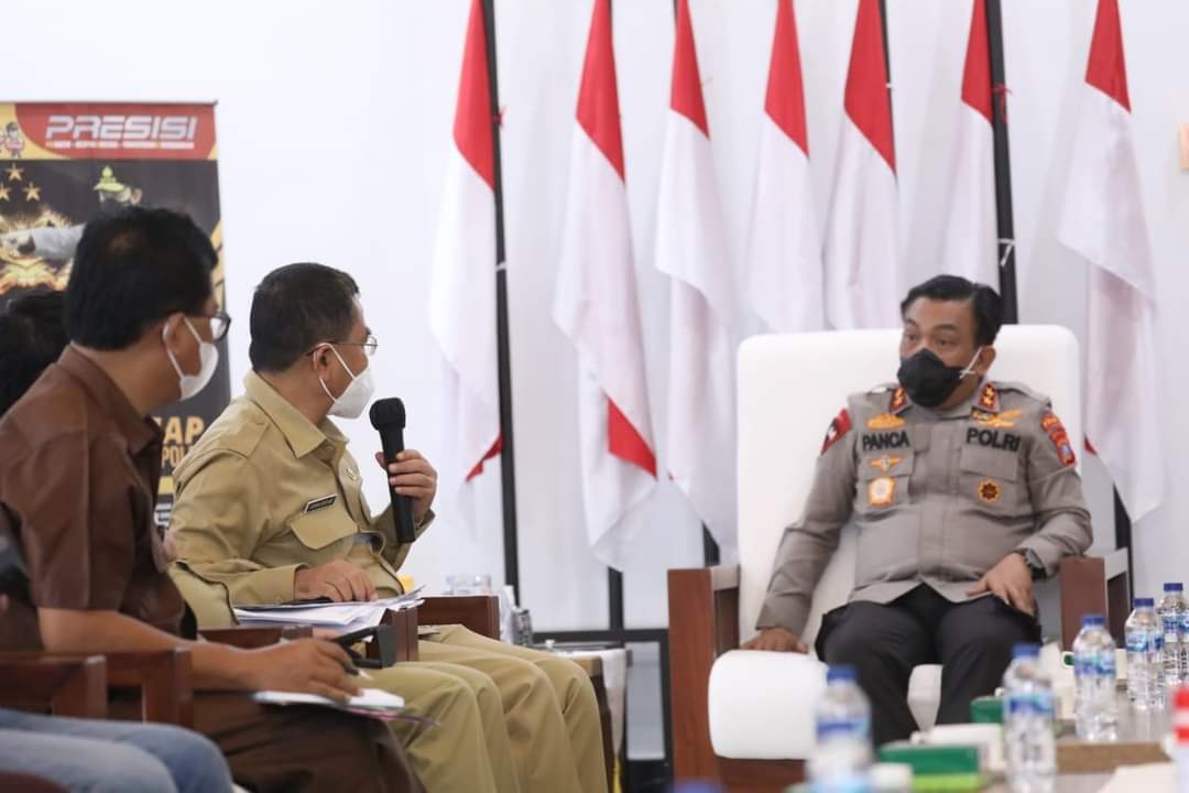 Kapolda Sumut Irjen Pol. Drs RZ Panca Putra Simanjuntak, Msi, memerintahkan Jajarannya untuk melakulan pemantauan dan pengamanan distribusi minyak goreng di seluruh Provinsi Sumatera Utara.