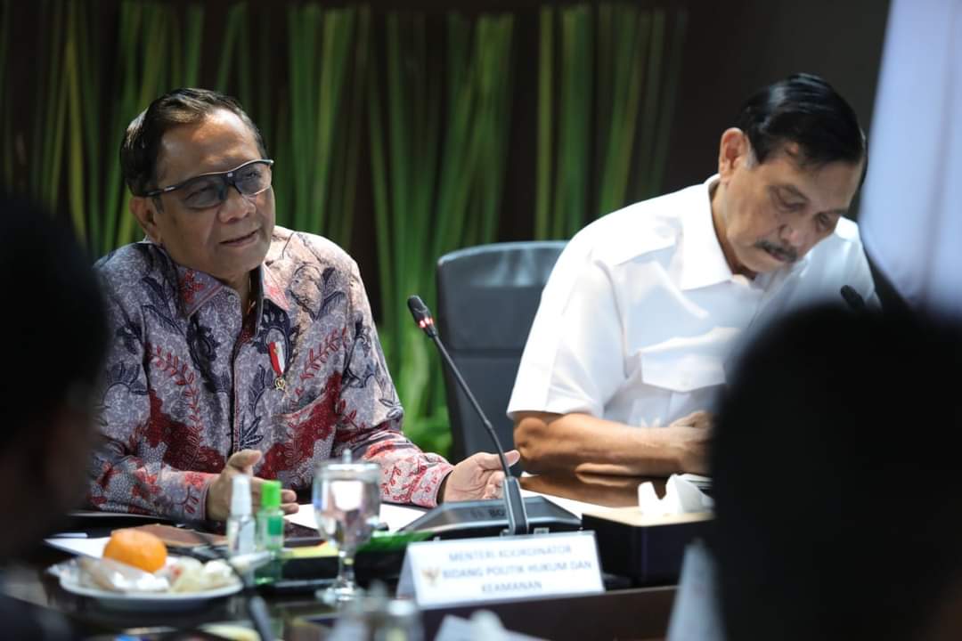 Menteri Koordinator Bidang Kemaritiman dan Investasi Indonesia Luhut Binsar Pandjaitan mengatakan, banyaknya kepentingan dan ego sektoral yang dikedepankan oleh masing-masing instansi yang berwenang, menjadi penyebab permasalahan ini semakin berlarut-larut.