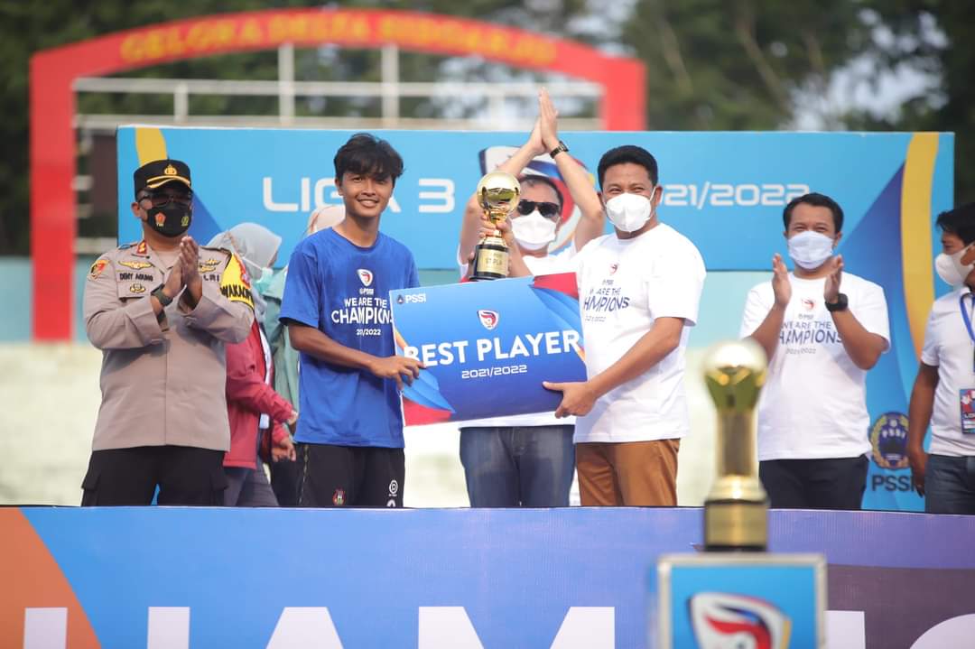 Klub asal Sumatera Utara, Karo United FC sukses menyabet juara Liga 3 Nasional 2021 usai menang lewat drama adu penalti lawan Putra Delta Sidoarjo.