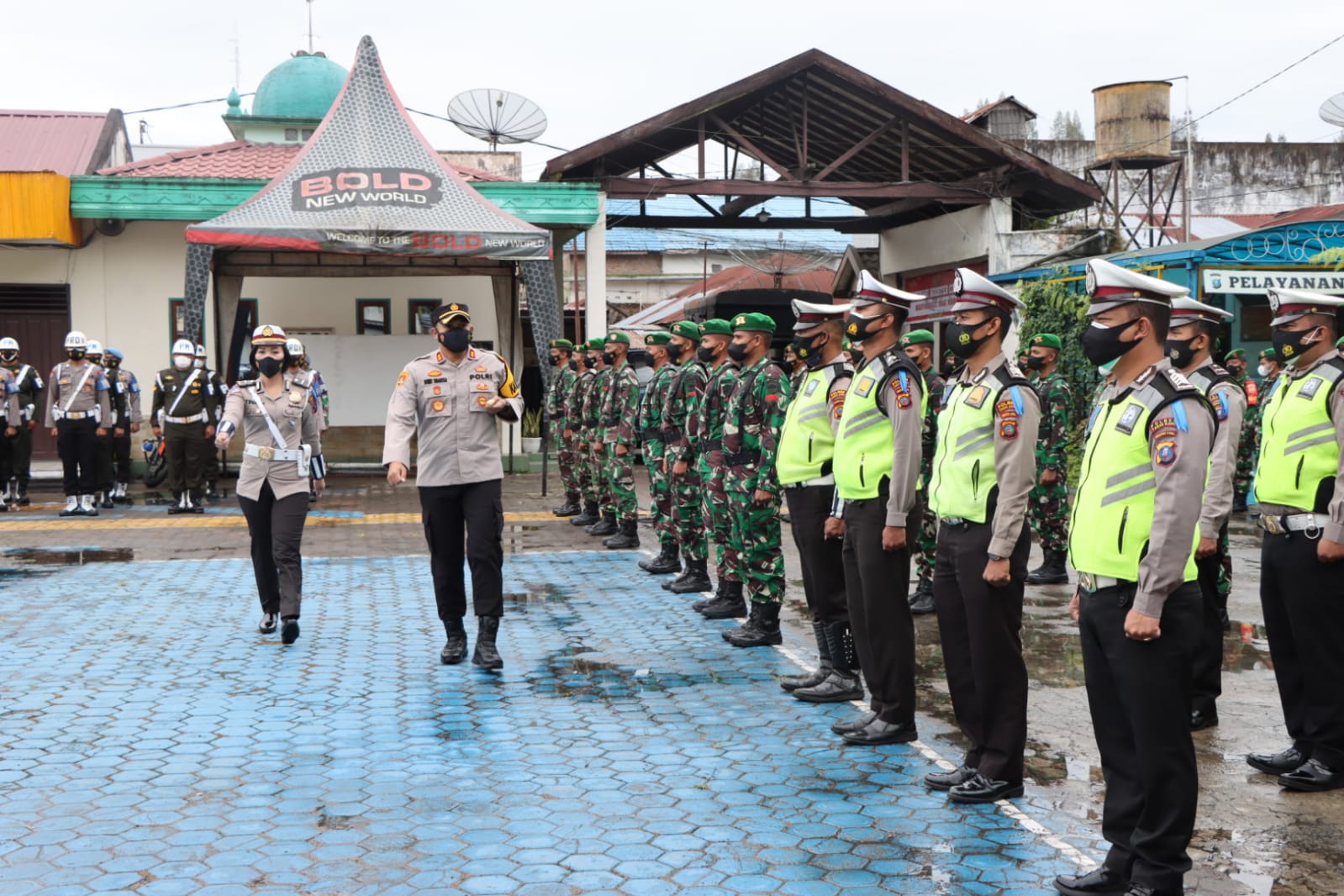 Polisi Resort (Polres) Tanah Karo menggelar Apel Pasukan Operasi Kepolisian Keselamatan Toba 2022, di halaman Mako Polres Tanah Karo, Jalan Veteran Kabanjahe, Selasa (1/3/2022).