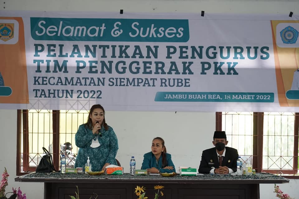 Lantik Pengurus PKK Siempat Rube, Ny Juniatry: PKK Harus Berada di Garis Depan Mewujudkan Keluarga Berkualitas