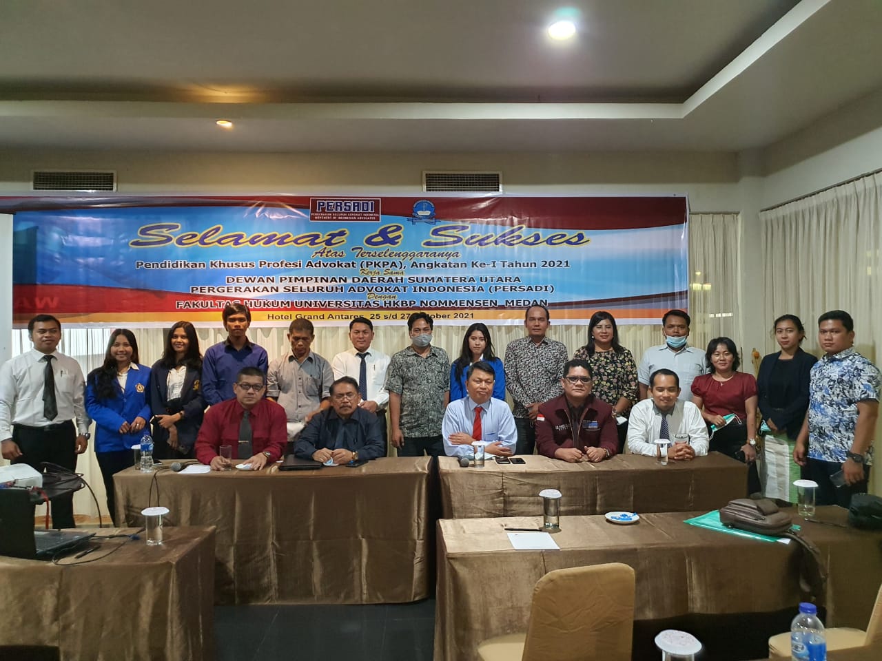 Dewan Pengurus Nasional (DPN) Pergerakan Seluruh Advokat Indonesia (PERSADI) melantik sebanyak 16 anggota baru advokat, Rabu (16/3/2022) malam ini di Grand Tebu Hotel, Bandung. Yang menarik dan bergengsi, ada sebanyak 5 anggota baru yang dilantik berlatar belakang purnawirawan jenderal Polri.