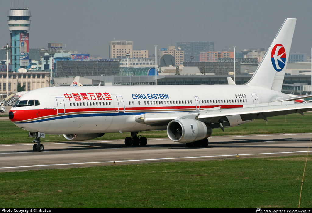 Sebuah pesawat Boeing 737 jatuh di China, Senin (21/3/2022). Pesawat tersebut milik maskapai penerbangan China Eastern dan membawa 133 orang.