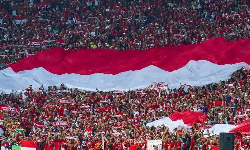 Pemerintah Izinkan Suporter Nonton Sepak Bola di Stadion, Syaratnya Vaksin Booster