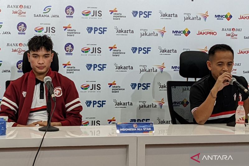 Pelatih tim U-20 Indonesia All Star Ilham Romadhona mengapresiasi performa para pemainnya usai menahan imbang skuad U-18 Barcelona dengan skor 0-0 pada laga International Youth Championship (IYC) 2021 di Stadion Internasional Jakarta (JIS), Jakarta, Rabu (13/4/2022).