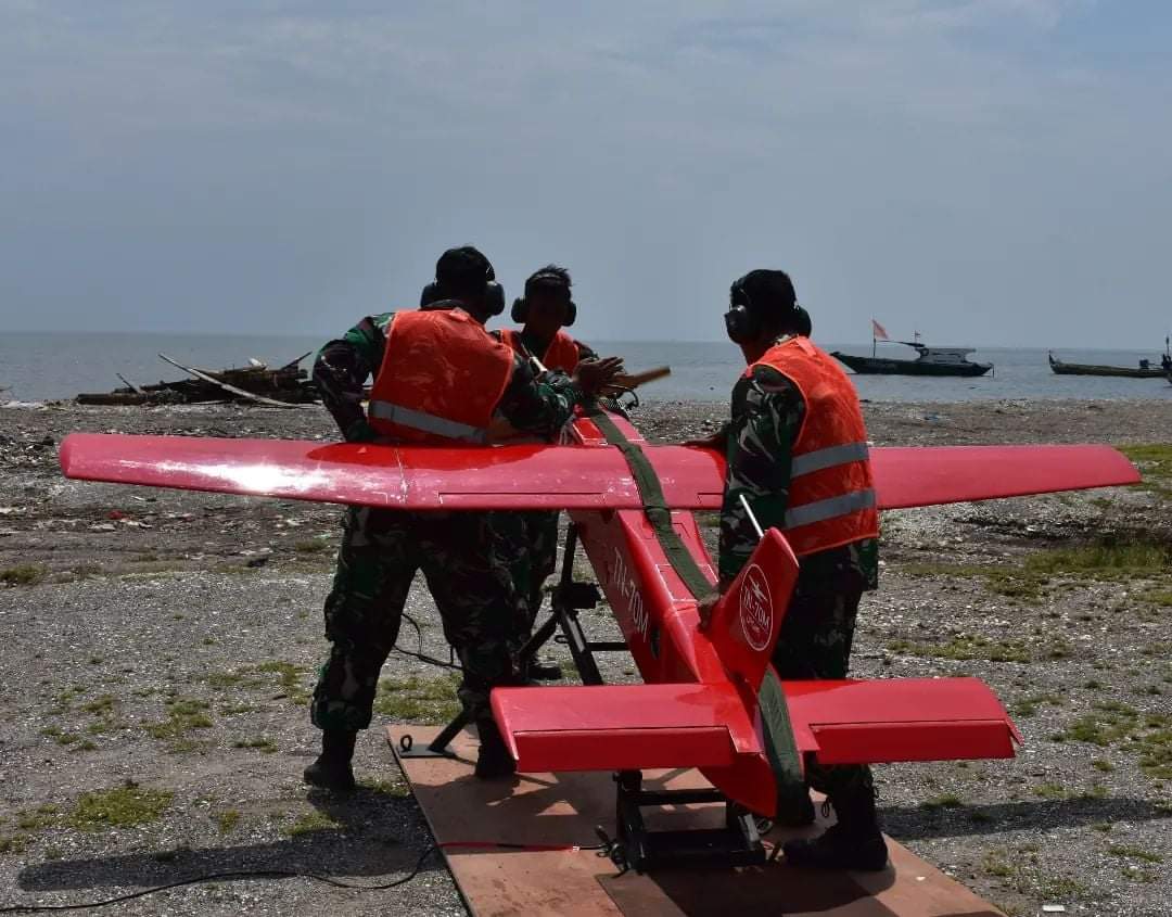 Para personel latihan peningkatan kualifikasi operator Target Drone TN-70M selesai mengikuti seluruh rangkaian kegiatan pelatihan di Pantai Panjang Grati Pasuruan, Jumat, 01/04/20202.