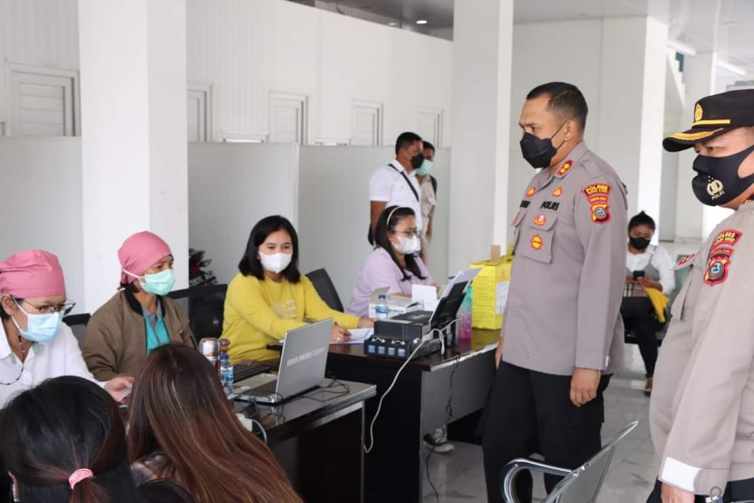 Kapolres AKBP Ronny Nicolas Sidabutar Tinjau Vaksin Booster di 6 Lokasi di Kota Kabanjahe