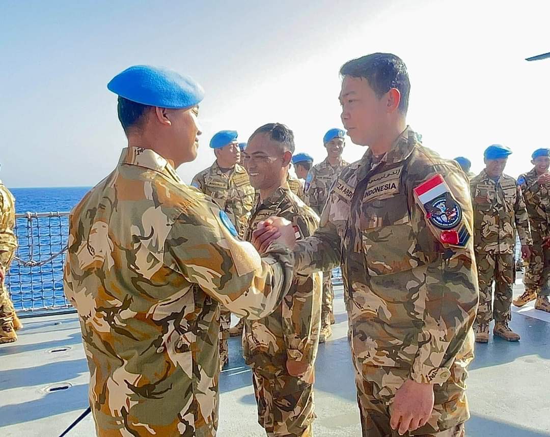 Naik Pangkat, Empat Prajurit Satgas MTF TNI Konga XXVIII-M/UNIFIL Disiram Air Laut